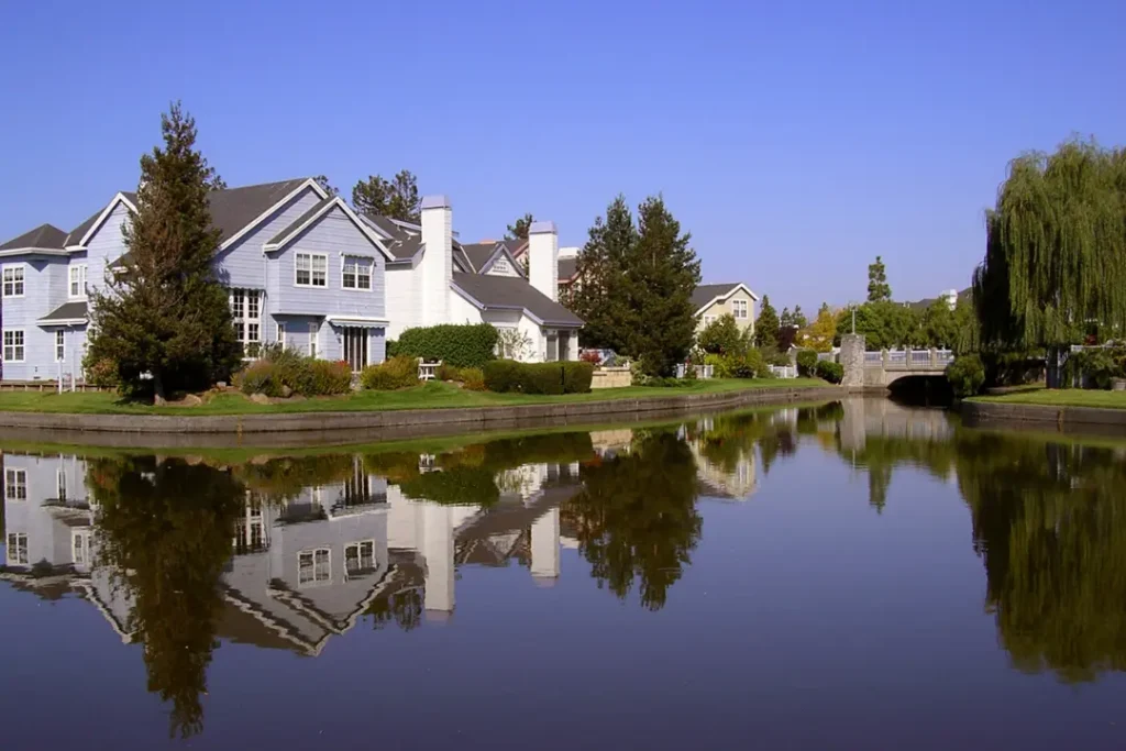 Mental health treatment in Lakeside offering professional support when healing requires more than time in nature.